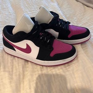 women’s gray and purple jordan 1 mids, worn once, great condition, 7.5 women’s